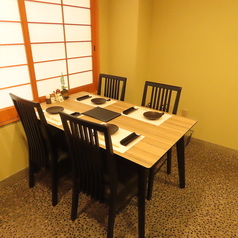 1室だけ特別な完全個室。周りを気にせずお食事を楽しみたい方や接待・会食など大事な日にご利用ください。