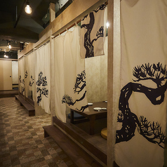 席までの導線まで映えるお洒落空間