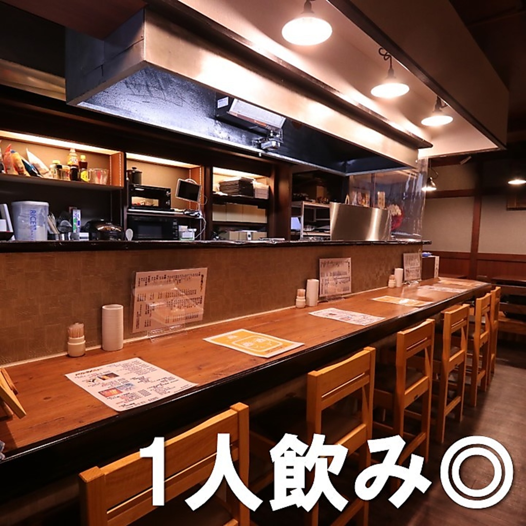 焼き鳥屋定番のカウンター席！１組１～２名でご利用頂けます。