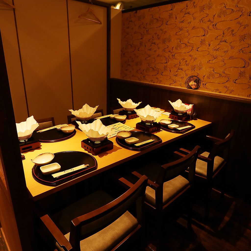 ゆったりとした時間が流れる和モダンな店内