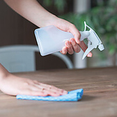 従業員は頻繁に手洗いを実施し、こまめに換気をしたり、備品や人が振れる場所の消毒を行っておりますので、安心してご来店ください。