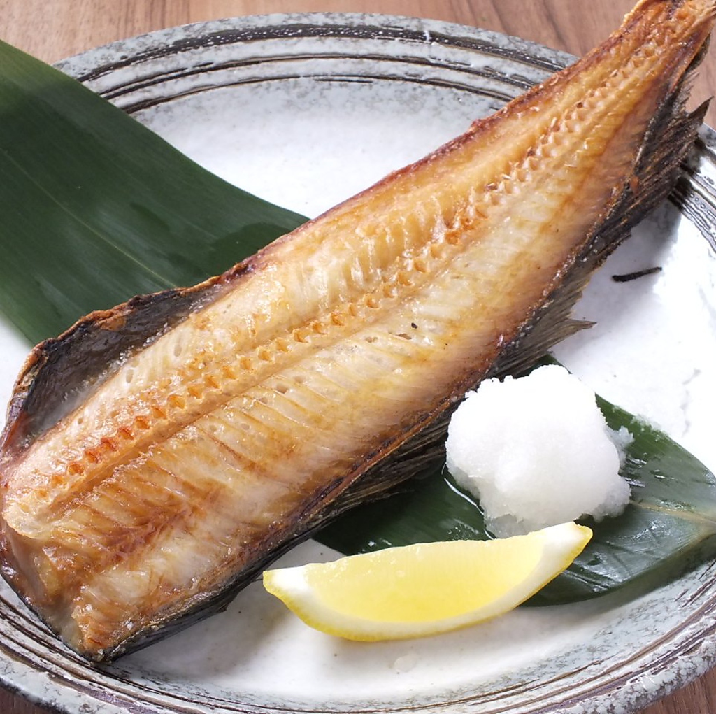【海鮮居酒屋】肉厚で香ばしい脂がたまらない焼き魚で縞ほっけ開き630円』