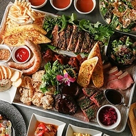 厳選された旬の味覚を織りなす、珠玉のコース料理を用意