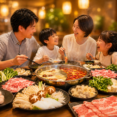 家族みんなで笑顔に、選べるスープと豊富な具材が自慢のしゃぶしゃぶバイキングを楽しく満喫♪の写真