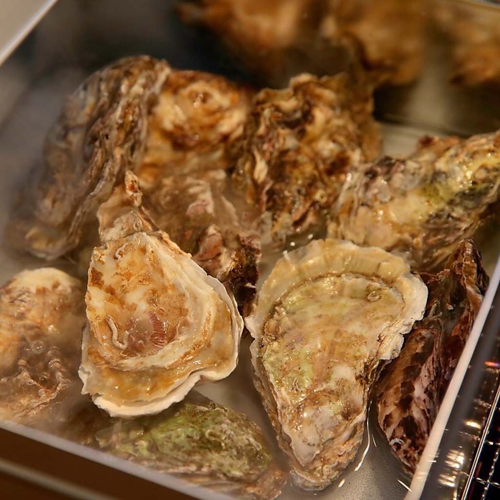 【ガンガン焼】まるで牡蠣の宝箱！豪快に缶ごと蒸し焼きにし、牡蠣の旨味を余すところなくご堪能あれ