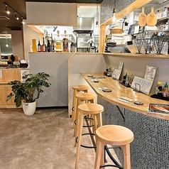 気兼ねなく楽しめるカウンター席◎お席からのご注文もご遠慮なくどうぞ♪