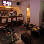 お近くのお客様との会話を楽しんだり、アットホームな雰囲気で賑やかに過ごせます♪