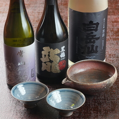 厳選した日本酒でじっくり味わう