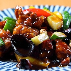 宮保鶏丁（鶏肉のピーナッツ炒め）