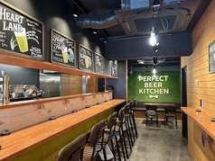 お1人様でも大歓迎のカウンター席。また、立ち飲み席も5席ご用意しております。