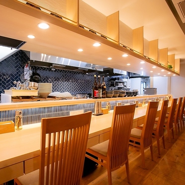 炭火焼き鳥と鶏白湯おでん 尊 みこと 栄駅店の雰囲気1