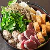 季節限定で、仙台の冬の味覚「せり鍋」をご用意しております!根っこが美味しい宮城のせりをメインに、仙台麩、東北産鴨肉、特製牛タンつみれなど、東北の幸を贅沢に使用。出汁の旨みが凝縮した最後の雑炊まで、一滴残らずご堪能ください。この冬だけの特別な味わいをお楽しみください!