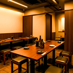 会社の宴会や歓送迎会、同窓会など、大人数での集まりに最適な貸切利用が可能です。広々とした空間で、周りを気にすることなく、ワイワイと楽しい時間をお過ごしいただけます。お客様のご予算やご要望に応じて、飲み放題付きのコースもご用意。各種パーティーにもお気軽にご相談ください。