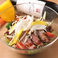 料理メニュー写真 自家製ローストビーフのサラダ(S/L)