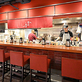 お子様連れも歓迎しています◎テーブル席もございますので安心してご利用いただけます。ご友人との飲み会や各種宴会・接待・女子会などにもすすめのお席となっております。不明点などは気軽に店舗までお問い合わせください。暖かみのある店内はご友人やご家族で気兼ねなくご来店ください。お待ちしております。