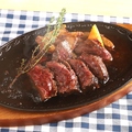 料理メニュー写真 サーロインステーキの鉄板グリル