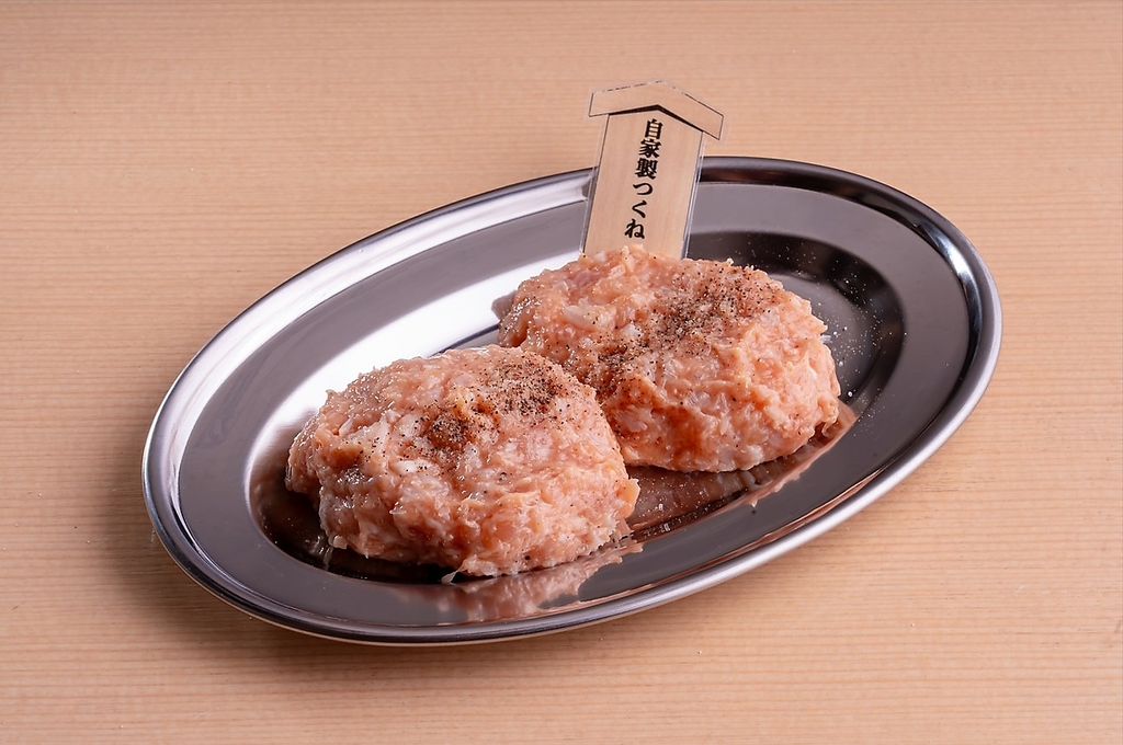 自家製のつくねは、ビールやサワーとの相性も抜群。ふんわりとした魅力的な食感でおつまみにも最適♪