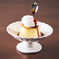料理メニュー写真&nbsp;濃厚プリン 生クリームと焦がし砂糖のシロップ添え