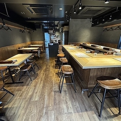 総席数30席の店内は、大人数でのパーティーや大規模なご宴会に貸切が可能です。周りを気にせず思い切り盛り上がりたい、会社の忘年会や歓送迎会などに最適です。ご要望に応じて、お料理やドリンク、サプライズ演出など柔軟に対応いたします。