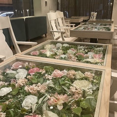 花のテーブル席