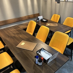 6名用テーブルをご準備することも可能で。プチ宴会や少人数での女子会など幅広い用途でご利用可！