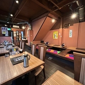 お車でお越しのお客様のために、専用駐車場を5台分ご用意しております。駅近という便利な立地ながら、お車でのご来店もスムーズです。ご家族でのお食事や、遠方からのお客様をお迎えする際にも大変便利です。満車の場合や場所の詳細につきましては、スタッフまでお気軽にお問い合わせください。