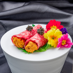 牛トロのウニ巻き（キャビア添え）