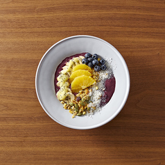 10種類の穀物&フレッシュフルーツのアサイーボウル・湘南ゴールドオレンジの写真