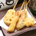 名物の串カツはサクサクの熱々