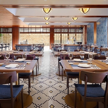 TRATTORIA E PIZZERIA CANOVIANO トラットリア ピッツェリア カノビアーノ 名古屋観光ホテルの雰囲気1