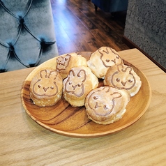 ふっくらうさぎスコーン(クロテッドクリーム&ジャム)