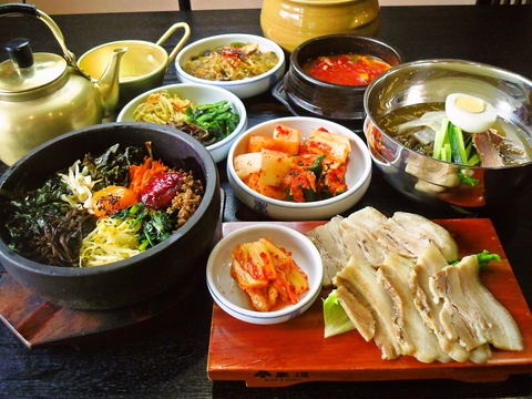ユッケジャンが有名！素材にこだわった、本場韓国の家庭料理が食べられる店。