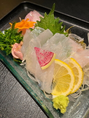 天然鬼締め カワハギの刺身