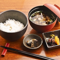 ■白飯と赤出汁