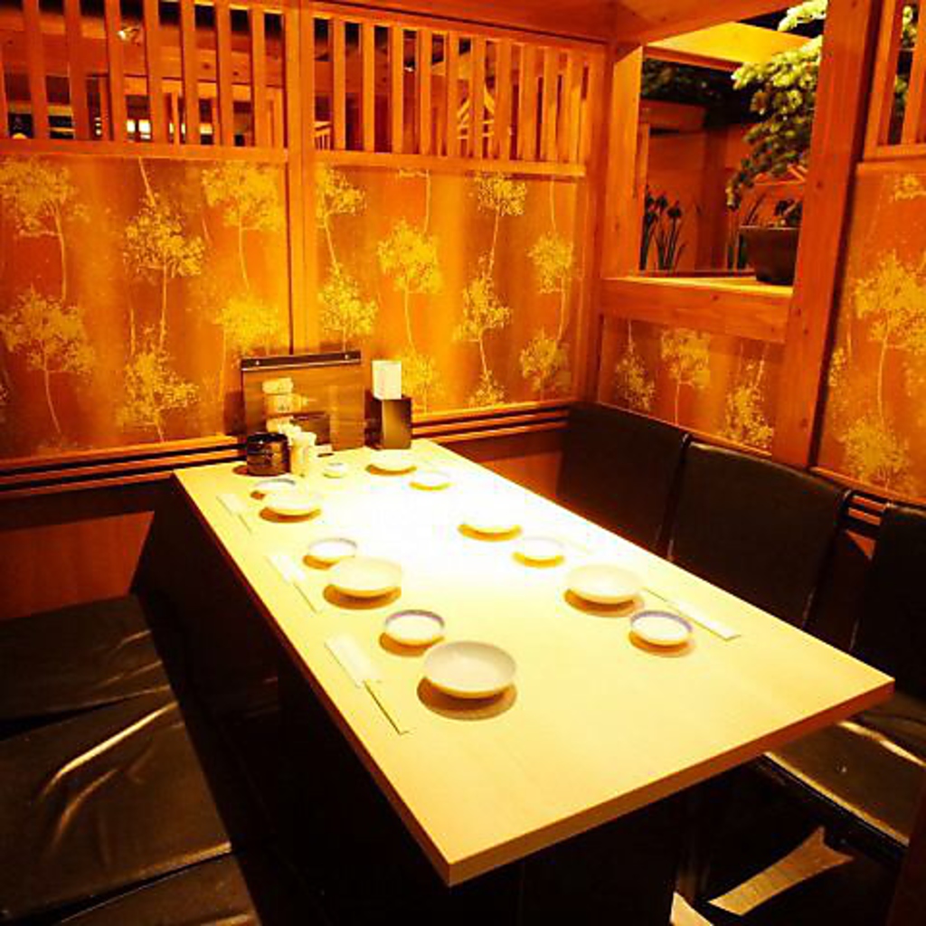 個室は2名様~ご利用頂けます！落ち着いた個室で上質なお肉と、新鮮な魚介類をお楽しみください☆