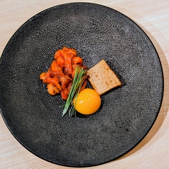 本まぐろホホ肉ユッケと泡醤油