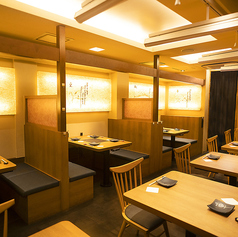 【2階】「20名様」からフロア貸切受付。「最大28名様」までご利用いただけます。