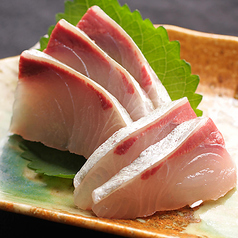 季節のブランド魚を赤字大特価でご提供。今時期は『竜馬カンパチ』お刺身