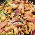 料理メニュー写真&nbsp;ベーコンとローストナッツの胡麻サラダ