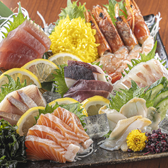 毎朝市場から仕入れる魚介で生まれる新鮮な味わい