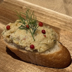 サーモンとアボカドのブルスケッタ