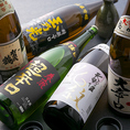 飲み放題でも楽しめる♪日本酒・地酒は、常時30種以上ご用意しております。地元関西の地酒をはじめ、全国各地より当店の魚料理との相性抜群の美酒を取り揃えました。季節・数量限定など、常に入れ替えを行っています。