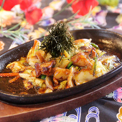 牛ホルモンの鉄板焼〈味噌ダレ〉