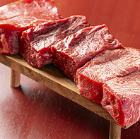 圧倒的分厚さ！絶妙な焼き加減で自慢の【厚切り焼肉】