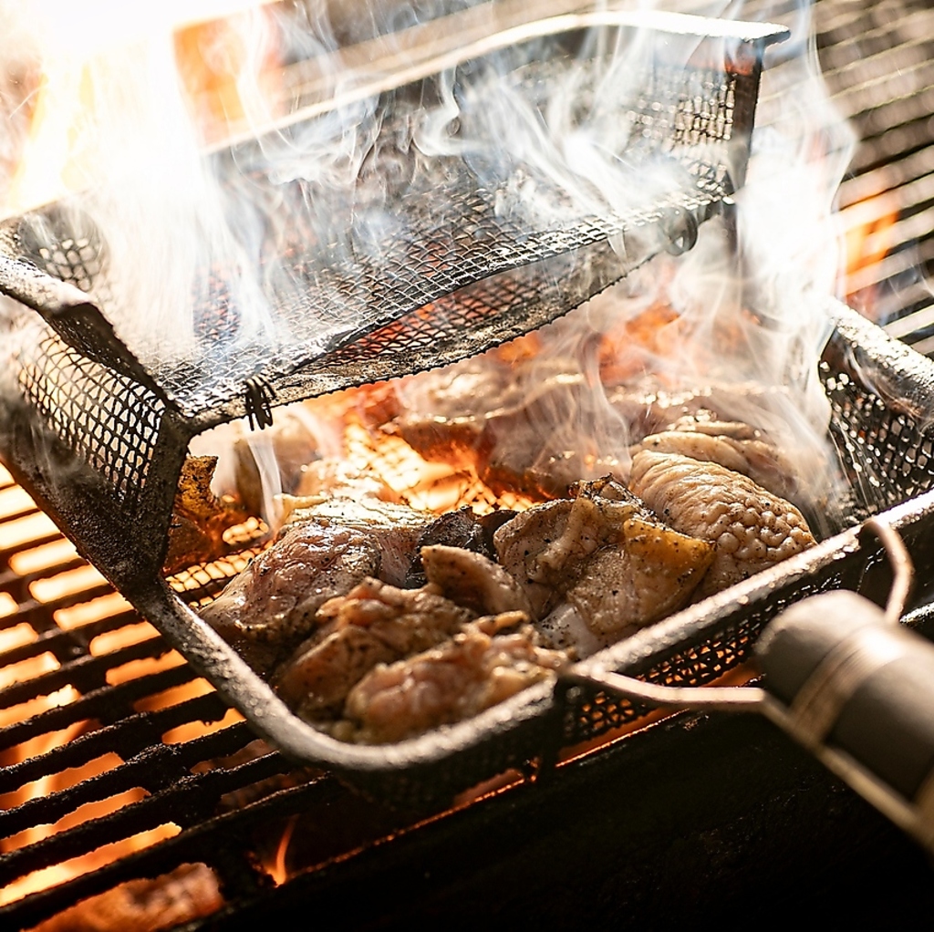 備長炭で焼いた焼き鳥は炭の香りが食欲を倍増します！中でも「かご焼き」は絶対に注文する一品！！