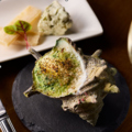 料理メニュー写真&nbsp;ガーリックの風味が食をそそる『サザエのガーリックバター焼き』