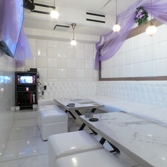 当店は個室も完備。周囲の目を気にすることなく大勢でお楽しみいただけます。２名様～ご利用になれます。