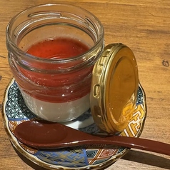 いちごの杏仁豆腐