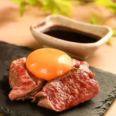 推し！赤身/Beef Sashimi with egg yolk