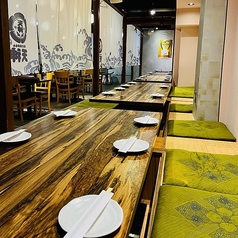 【暖簾付き個室完備】各種宴会や飲み会におすすめの暖簾付き個室をご用意。ゆっくりと落ち着いた雰囲気でお過ごしいただけます。30名様で貸切も可能ですので、お気軽にご相談ください。